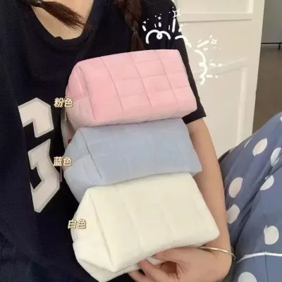 Trousse de maquillage à fermeture éclair – image 3